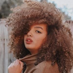 Meet your Posher, Daniela